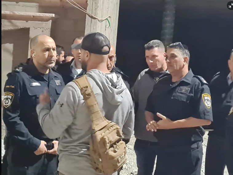 כוחות משטרה בזירה בכפר קאסם