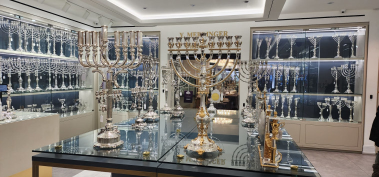 חנוכיות מכסף טהור ברשת ''הצורפים''