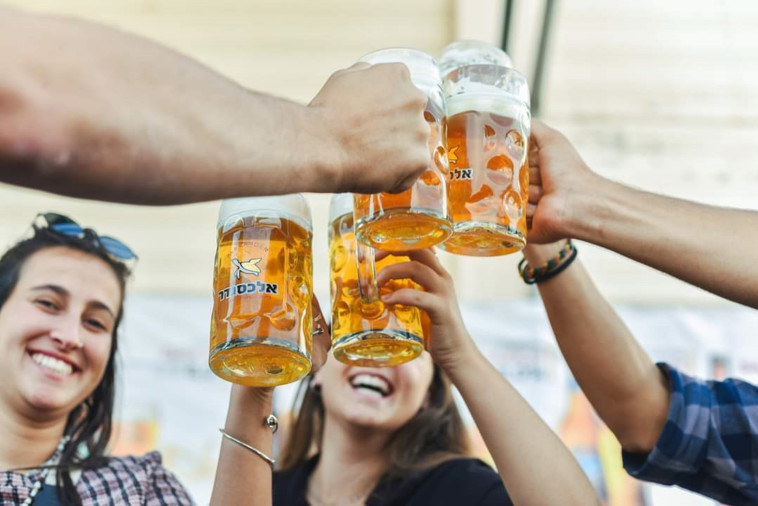 בירה וחברים אלכסנדר