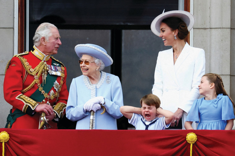 משפחת המלוכה הבריטית (צילום: רויטרס)