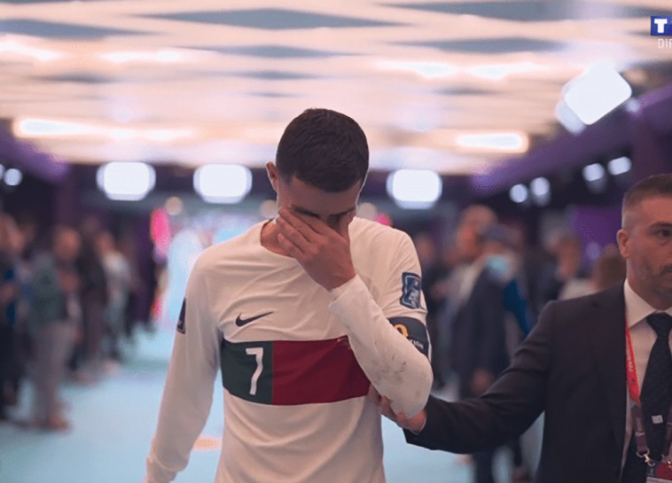 רונאלדו בוכה אחרי ההפסד למרוקו (צילום: צילום מסך)