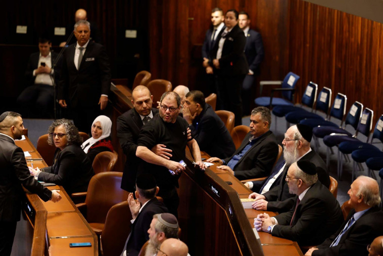 חה''כ עפר כסיף במהלך נאום נתניהו (צילום: ראובן קסטרו, וואלה!)