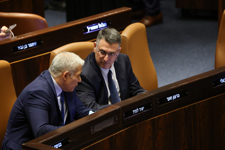 גדעון סער, יאיר לפיד