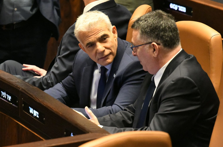 גדעון סער, יאיר לפיד