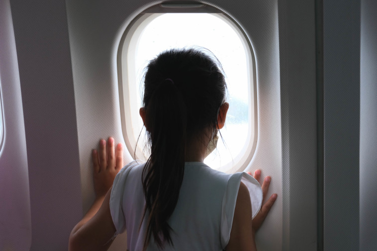 לא ממליץ להישען על החלון