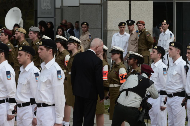 יואב גלנט בטקס חילופי השרים במשרד הביטחון
