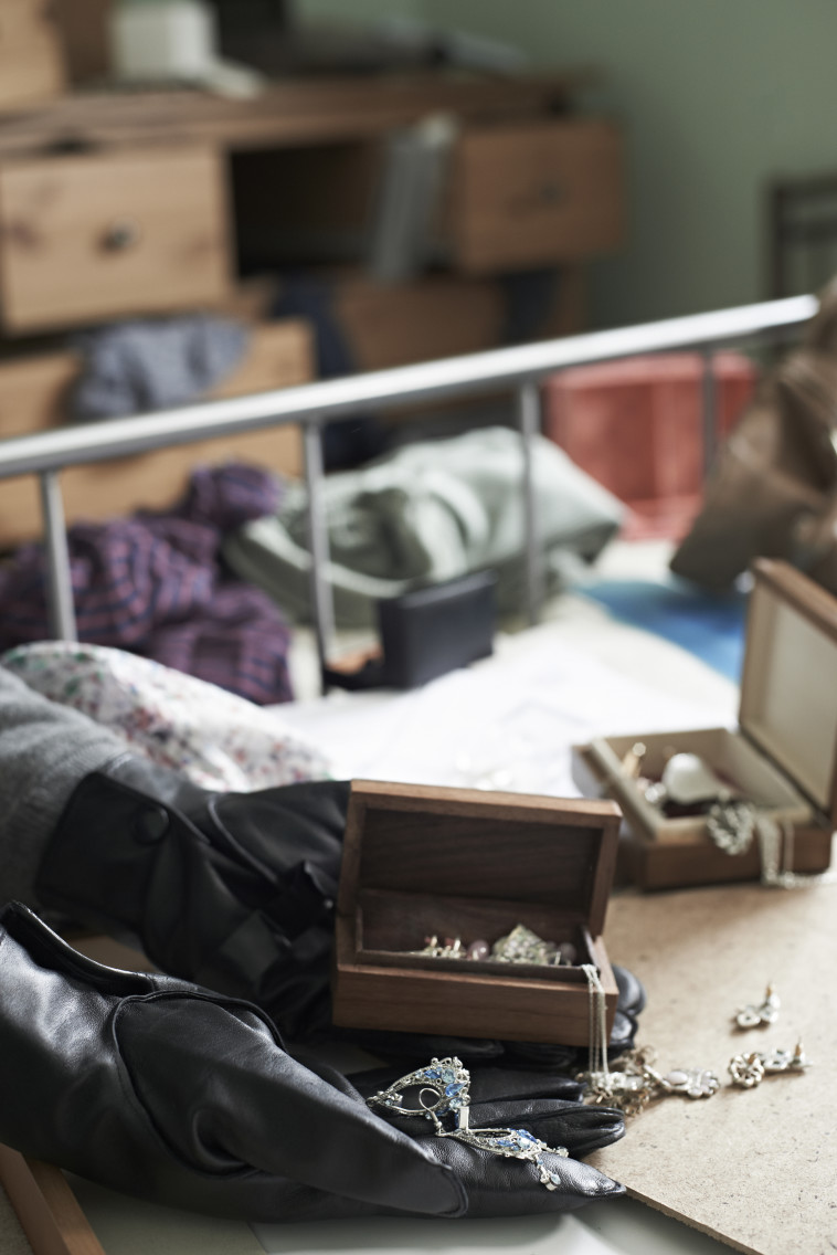 היכן לשמור תכשיטים וכסף מזומן?