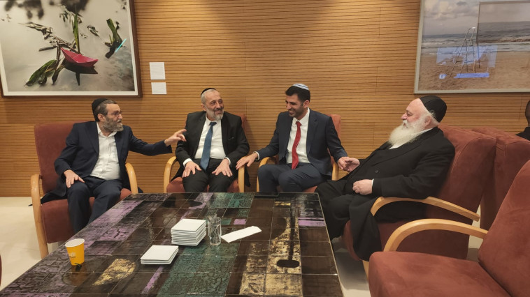 שלמה קרעי בפגישה עם יושבי ראש המפלגות החרדיות