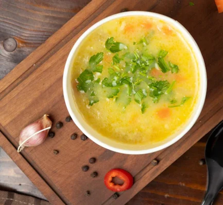 לא רק מרק צח. מרק עוף עם חריף ואורז.