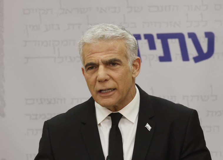 יאיר לפיד בישיבת סיעת יש עתיד