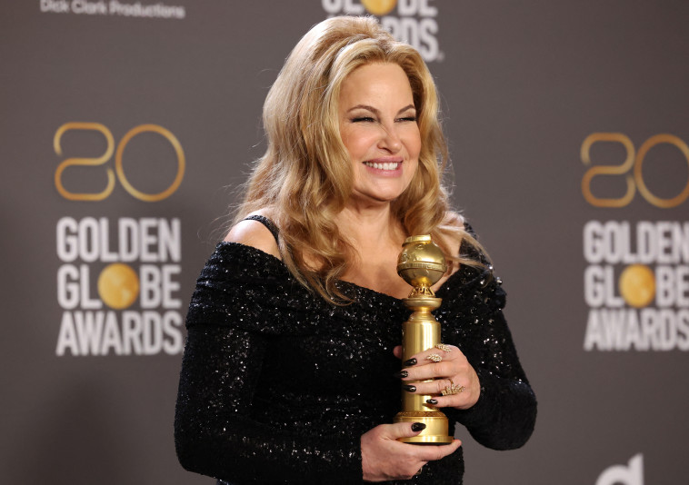 ג'ניפר קולידג' בפרס שחקנית המשנה הטובה ביותר בלוטוס הלבן