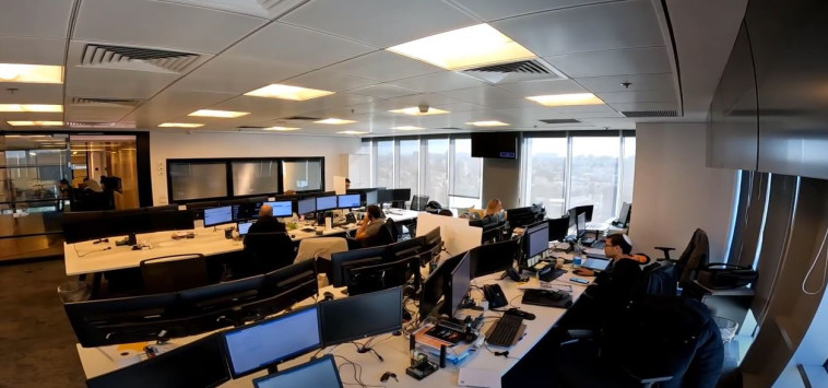 משרדי אוקורה. משלבים הון אנושי והון טכנולוגי