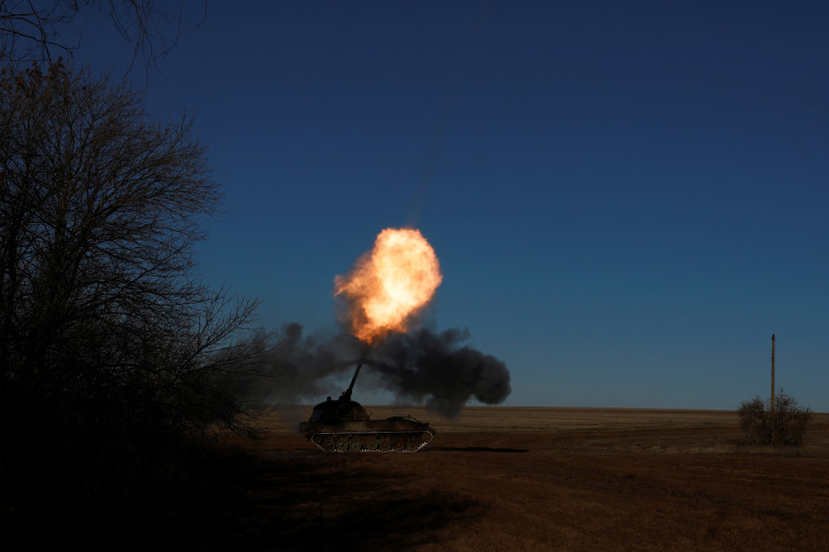 הקרבות בין הצבא הרוסי לאוקראיני בסמוך לעיירה סולדר (צילום: REUTERS/Clodagh Kilcoyne)