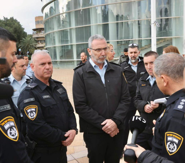 סיור משטרתי בכיכר הבימה לקראת ההפגנה