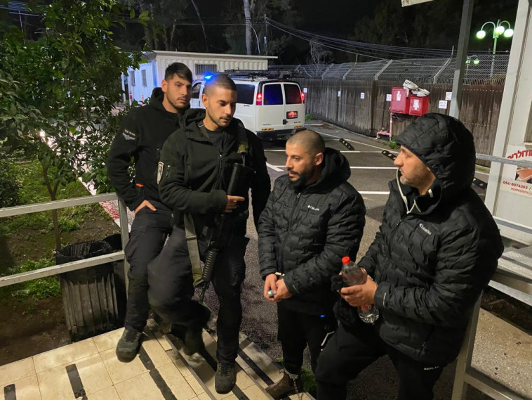 מעצרו של נידאל אבו לטיף  (צילום: דוברות המשטרה)