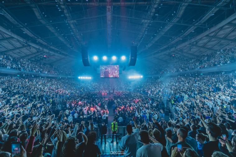 רביד פלוטניק בהופעה ב''היכל מנורה''