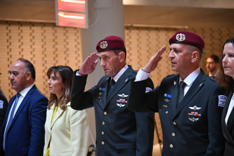 אביב כוכבי והרצי הלוי בהיכל הזיכרון הממלכתי בהר הרצל