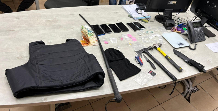 כלי הנשק והסמים שנמצאו באשדוד