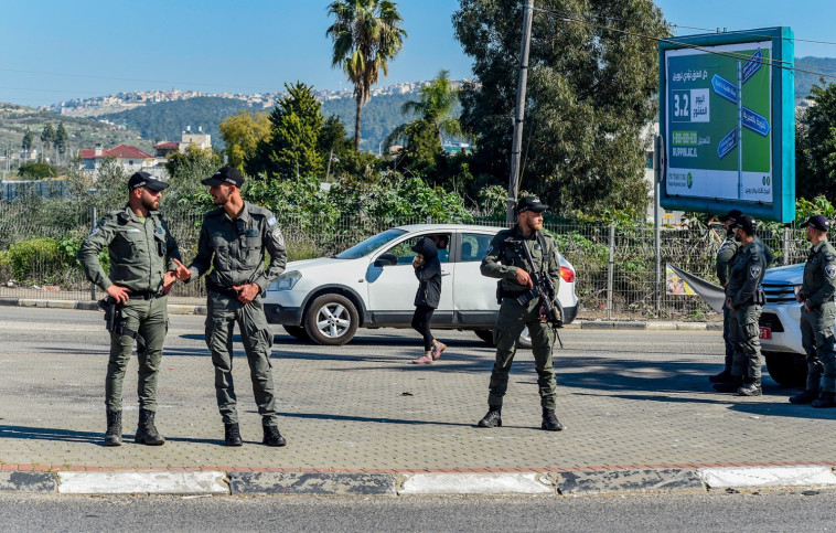 כוחות משטרה בערערה (צילום: רביע באשא, דוברות המשטרה)