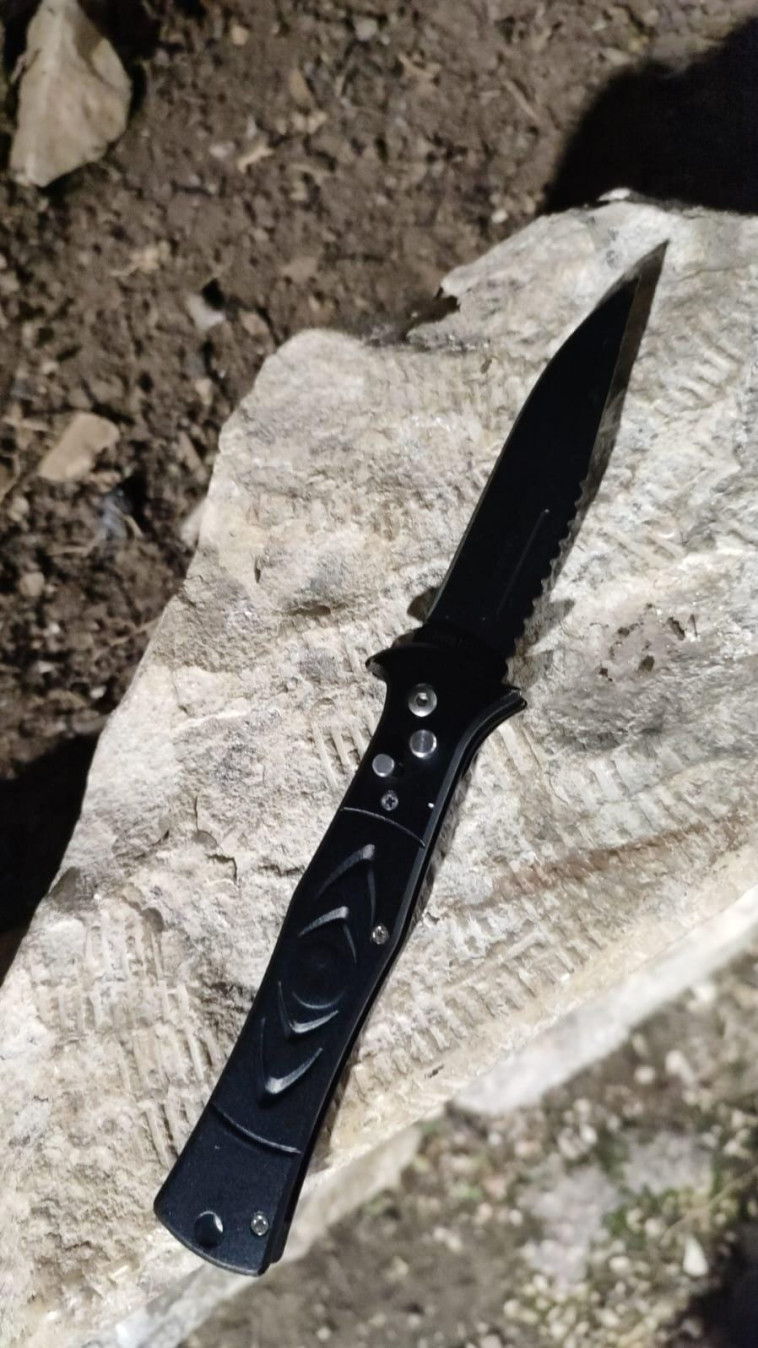 הסכין שנתפסה על הקטין (צילום: דוברות המשטרה)