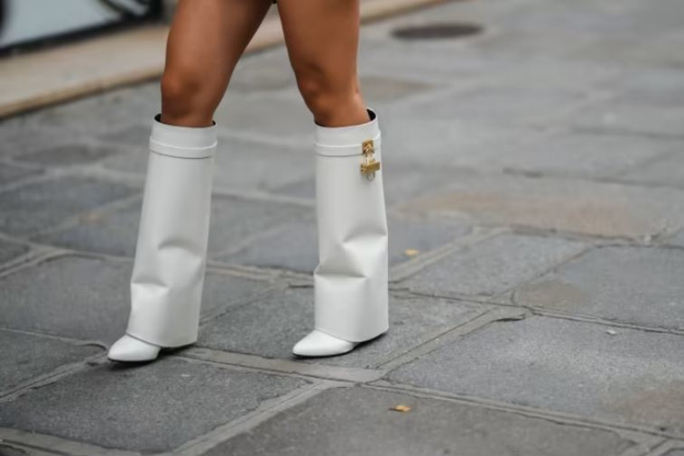 המגף האייקוני של ג'יבנשי בשמנת