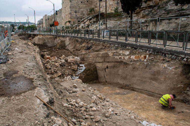 החפיר שהגן על חומות ירושלים (צילום: יולי שוורץ, רשות העתיקות)