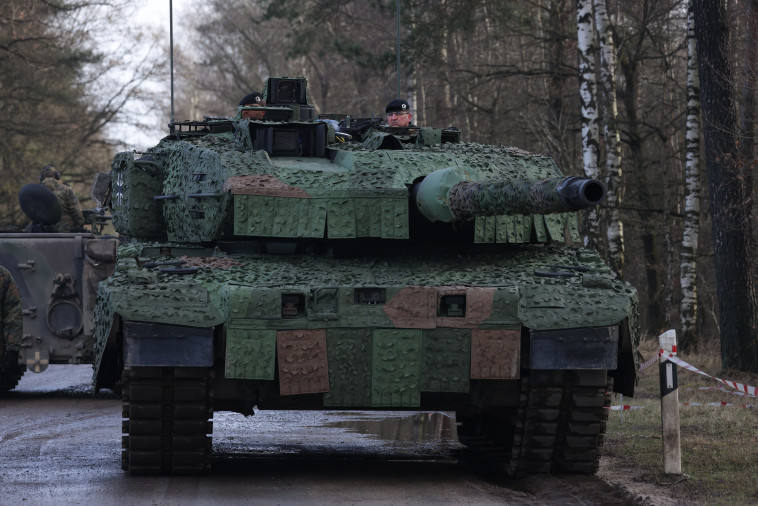 טנק גרמני מדגם ''לאופרד 2'' במהלך אימון צבאי (צילום: gettyimages)