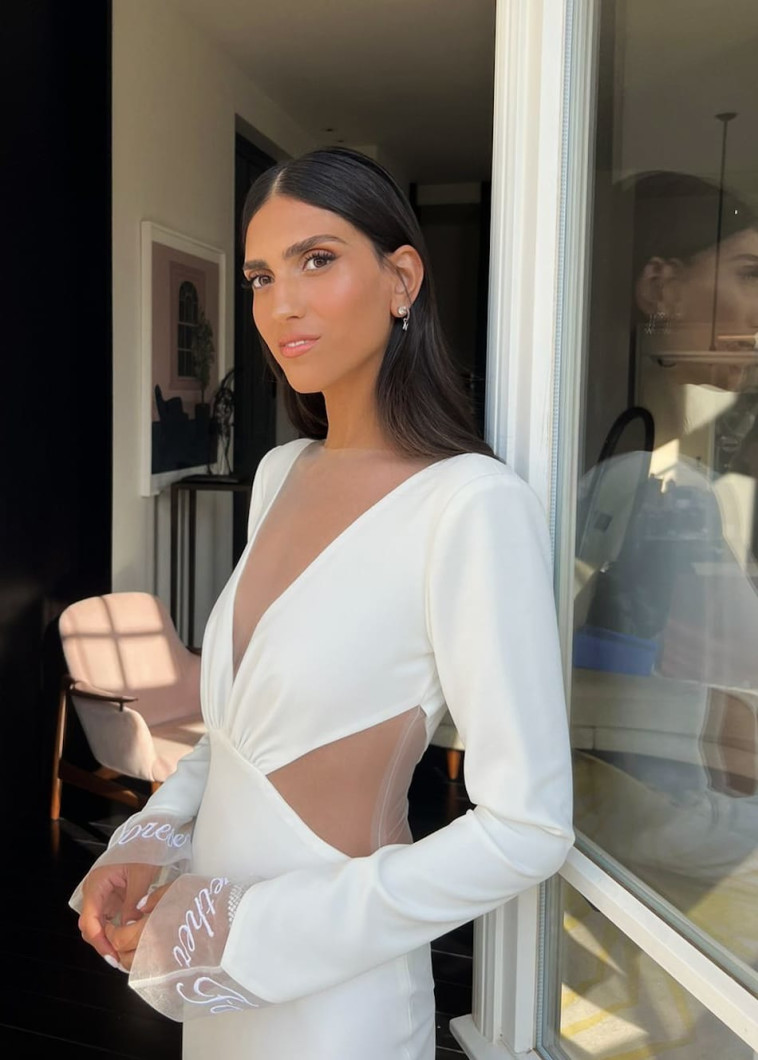 שמלה עם רקמה של המעצבת רינת שחם