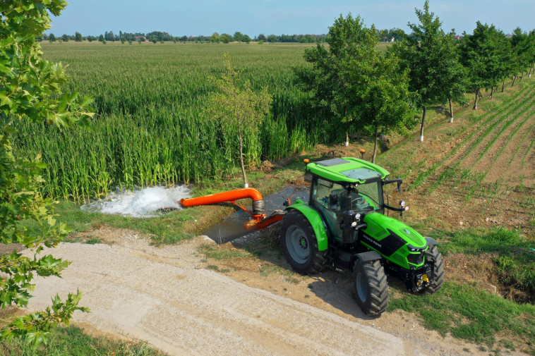 טרקטור לעיבודים חקלאיים