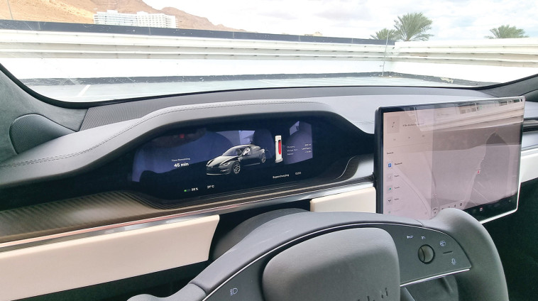 טסלה מודל אס פלייד