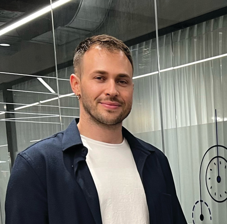 זיו אברהם, מנהל מסעות הלקוח והתוכן של בנק ONE ZERO