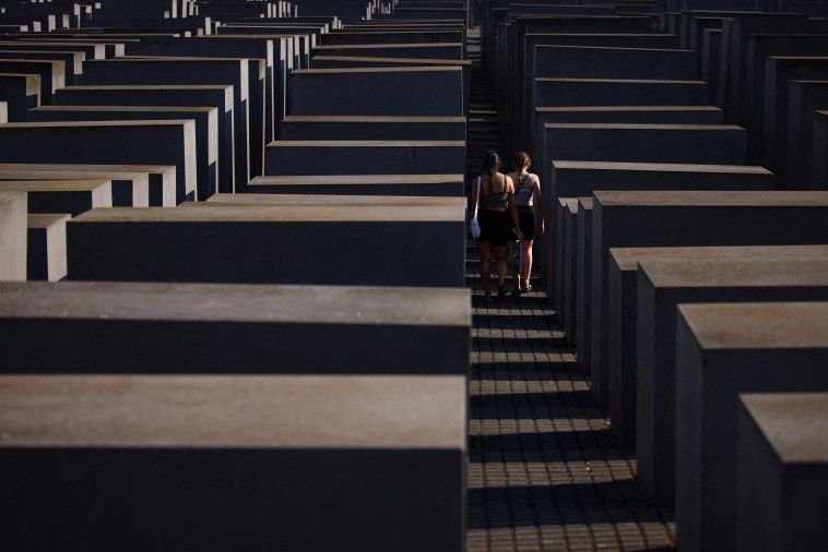 אנדרטת השואה בברלין (צילום: REUTERS/Lisi Niesner)