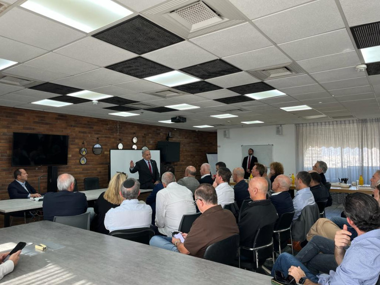 נתניהו נפגש עם אנשי עסקים