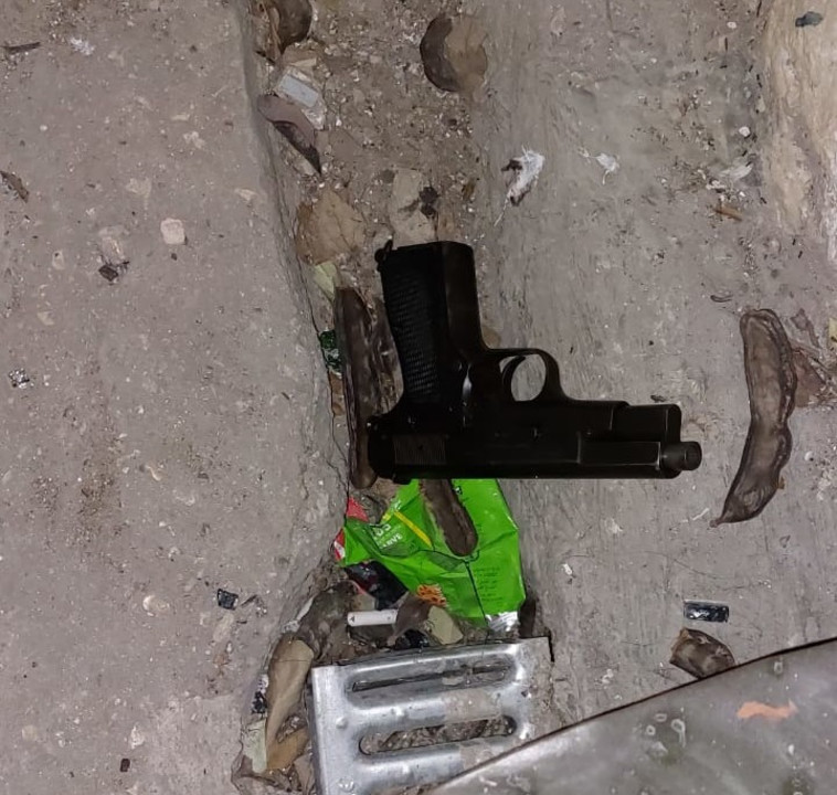 The terrorist's weapon from the attack in Jerusalem (Photo: Police Spokesperson)