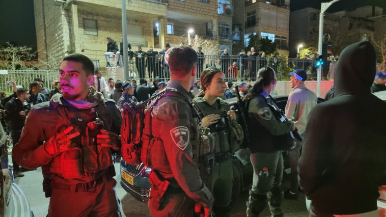 כוחות משטרה בזירת הפיגוע בירושלים (צילום: דוברות המשטרה)