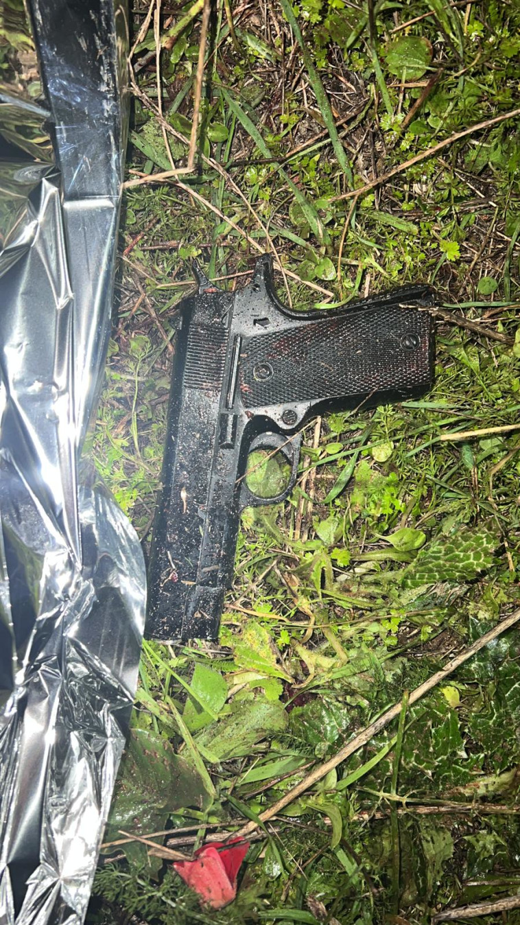 אקדח המחבל סמוך לקדומים