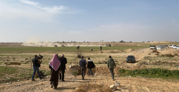 מפגינים נגד הנטיעות בנגב