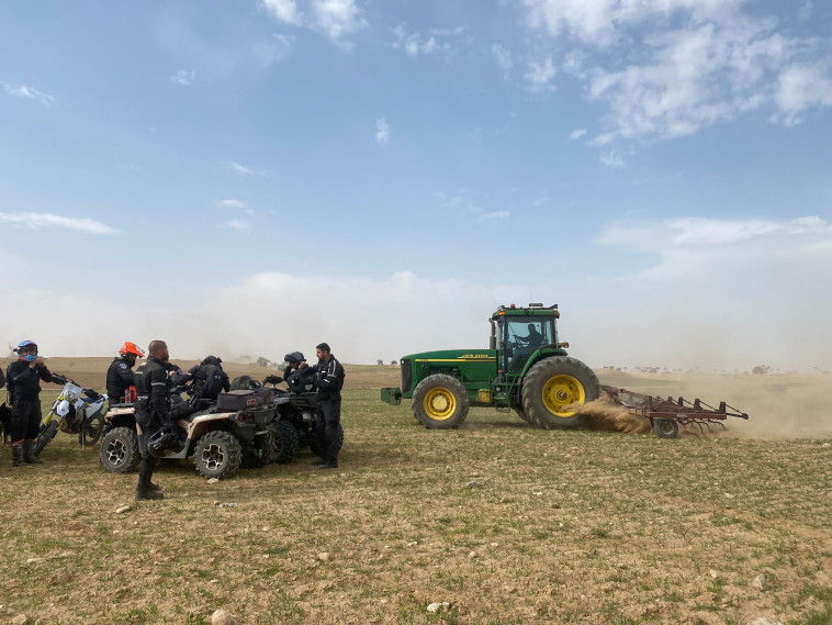 מפגינים נגד הנטיעות בנגב