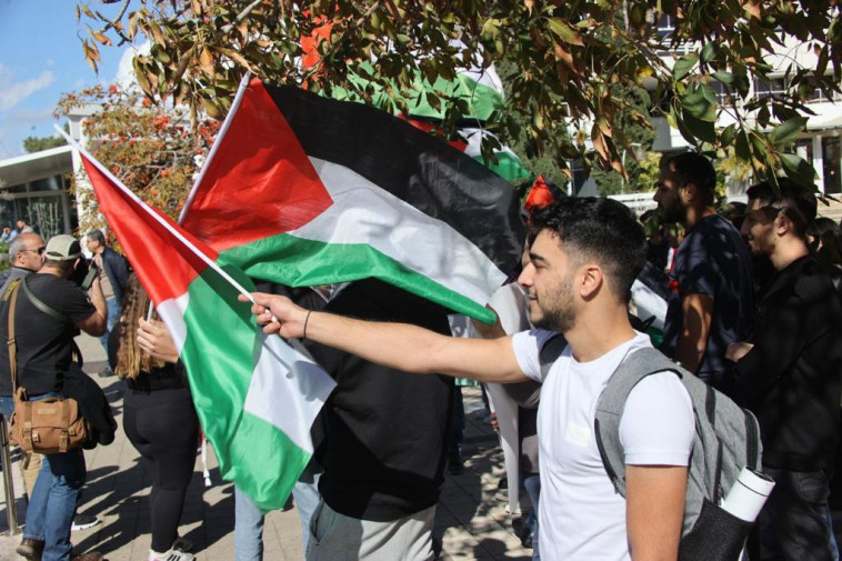ההפגנה בעד הפלסטינים באוניברסיטת תל אביב (צילום: אבשלום ששוני)