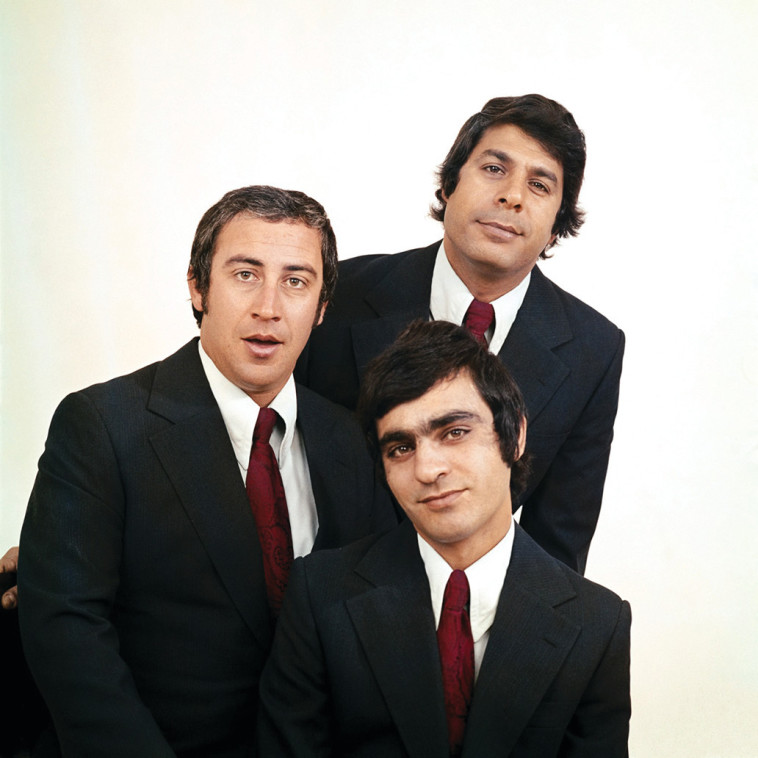 שלישיית ''הגשש החיוור''