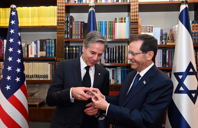 נשיא המדינה יצחק הרצוג ושר החוץ האמריקאי אנתוני בלינקן