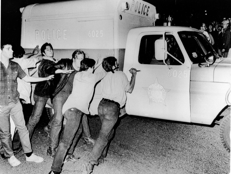 מחאת הסטודנטים 1968 שיקגו (צילום: APA.GettyImages)