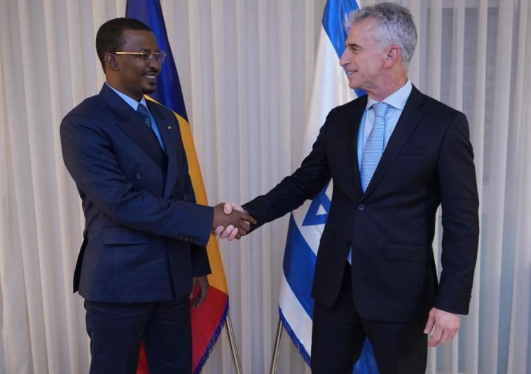 ראש המוסד דדי ברנע עם נשיא צ'אד דבי