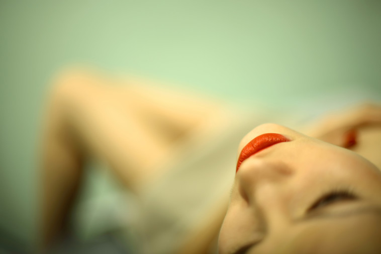 איך לבצע מין אוראלי בבת הזוג?