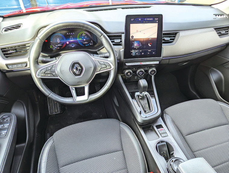 רנו ארקנה סביבת נהג