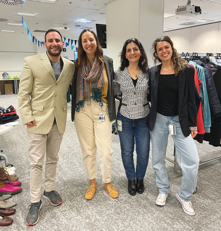 נוגה בן-ארצי וילדר וחבריה מאינטל במסיבת החלפת בגדים