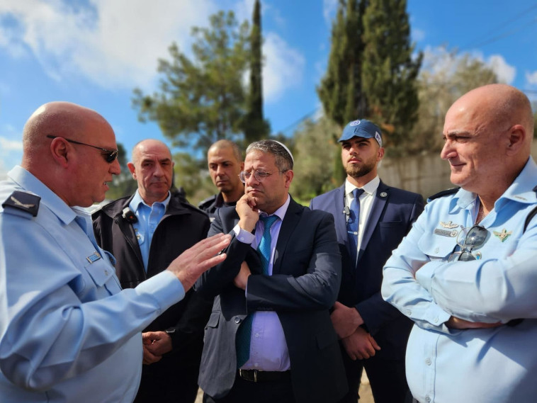 השר איתמר בן גביר בזירת הרצח בנצרת