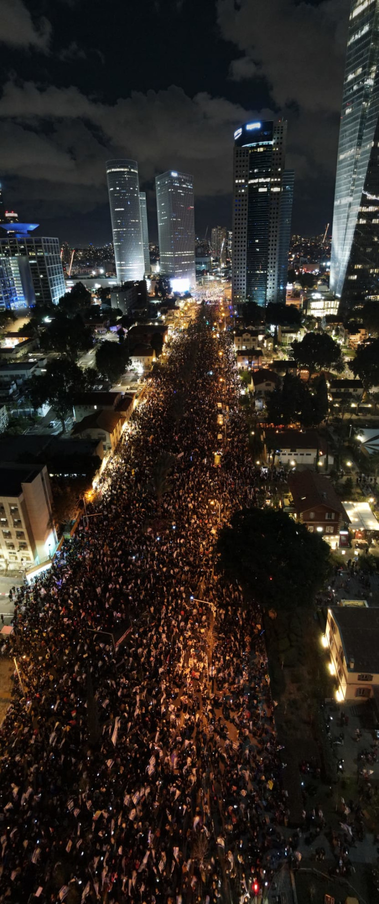 מאה אלף איש הפגינו נגד הרפורמה המשפטית ברחוב קפלן בתל אביב  (צילום: יאיר פלטי)