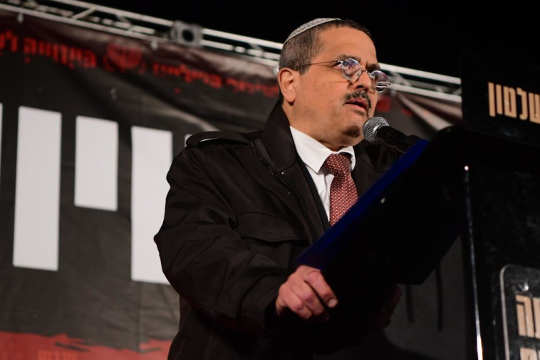 רוני אלשיך בהפגנת המחאה נגד הרפורמה המשפטית בתל אביב