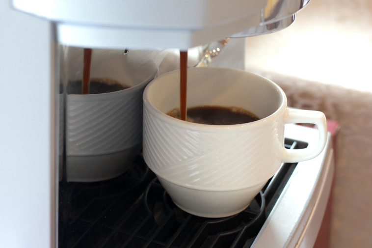לא בא לכם קפה עם חיידקים בבוקר (צילום: אינג'אימג')